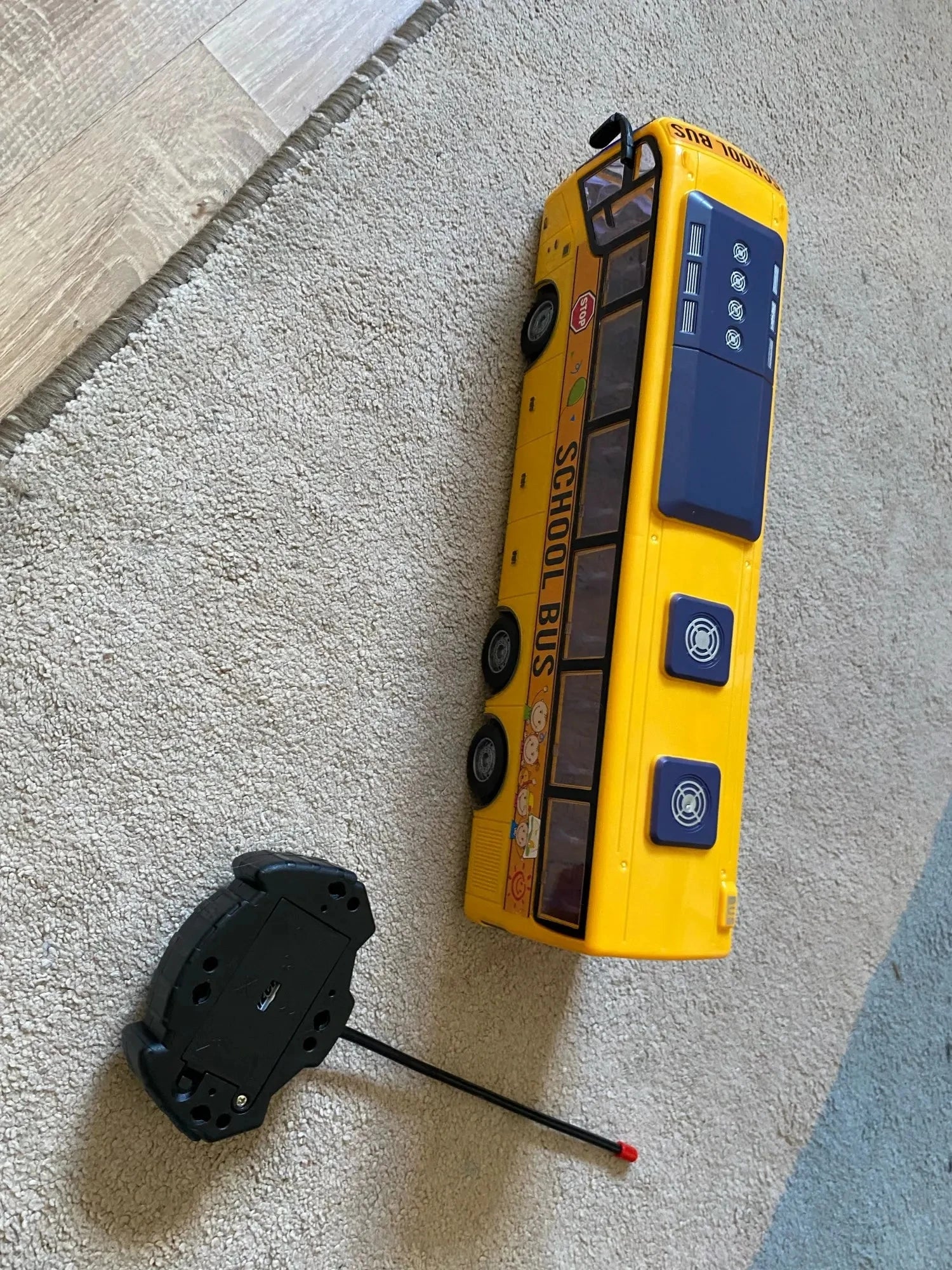 2.4G 4CH RC Tour Bus Electric Car with Lights Remote Control Bus